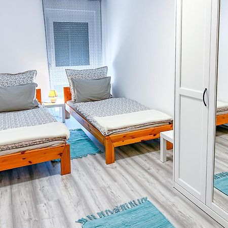 Komfort Home Bursport Bt. Haz 鲍洛通费尼韦什 外观 照片